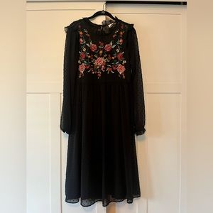 Evereve black Swiss dot midi dress with floral embroidery - Size medium